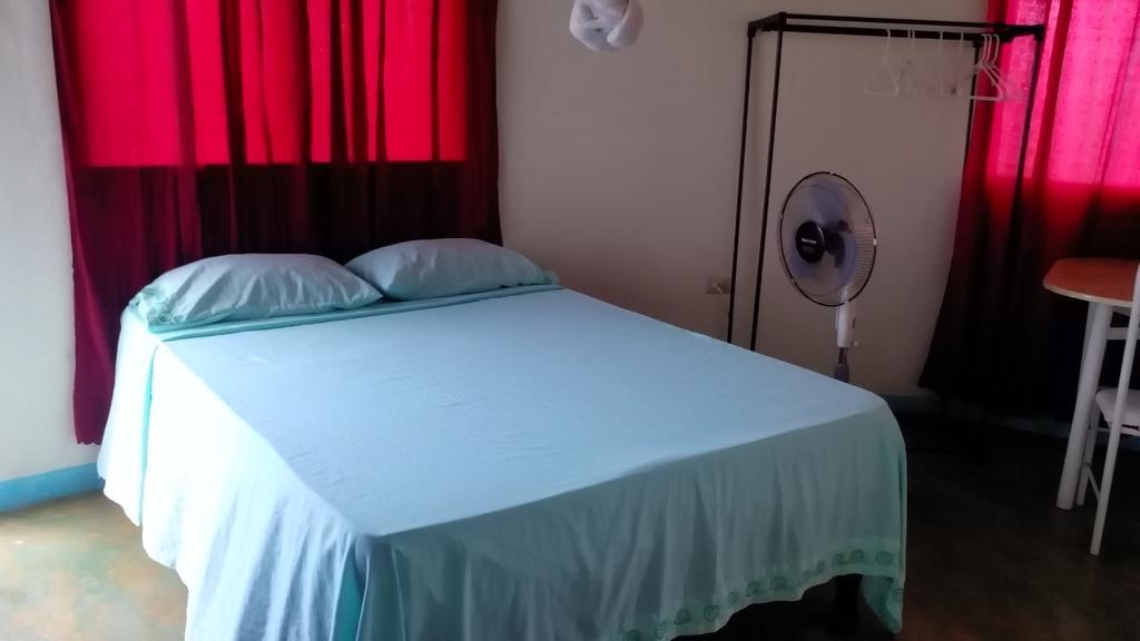 Waikiki Guest House Treasure Beach Δωμάτιο φωτογραφία