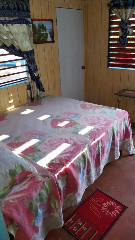 Waikiki Guest House Treasure Beach Εξωτερικό φωτογραφία